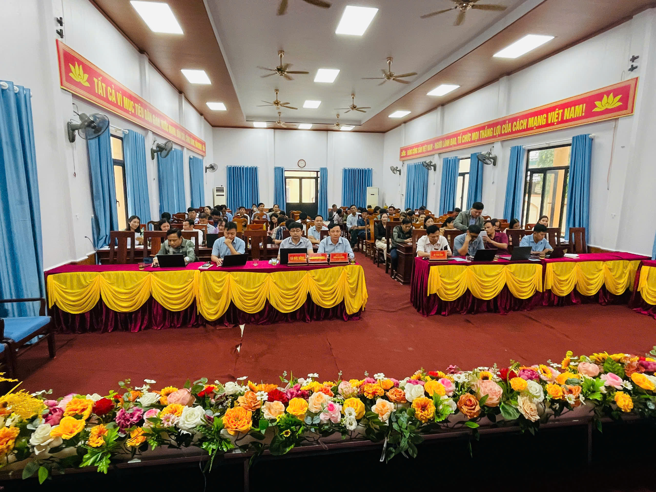 Tham gia Hội nghị trực tuyến tại điểm cầu xã  Đức Đồng