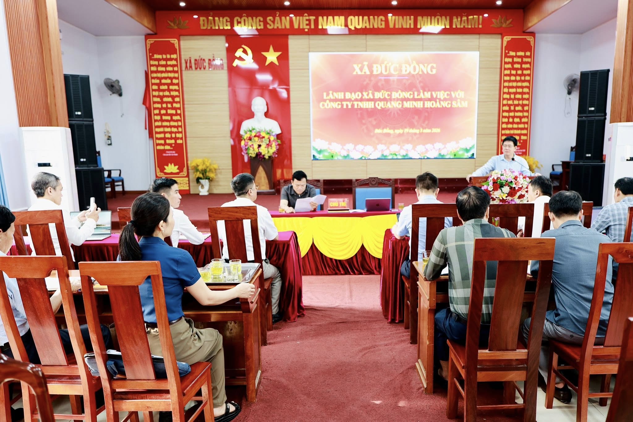 Xã Đức Đồng làm việc với Công ty TNHH Quang Minh Hoàng Sâm về phát triển cây sâm Bố Chính