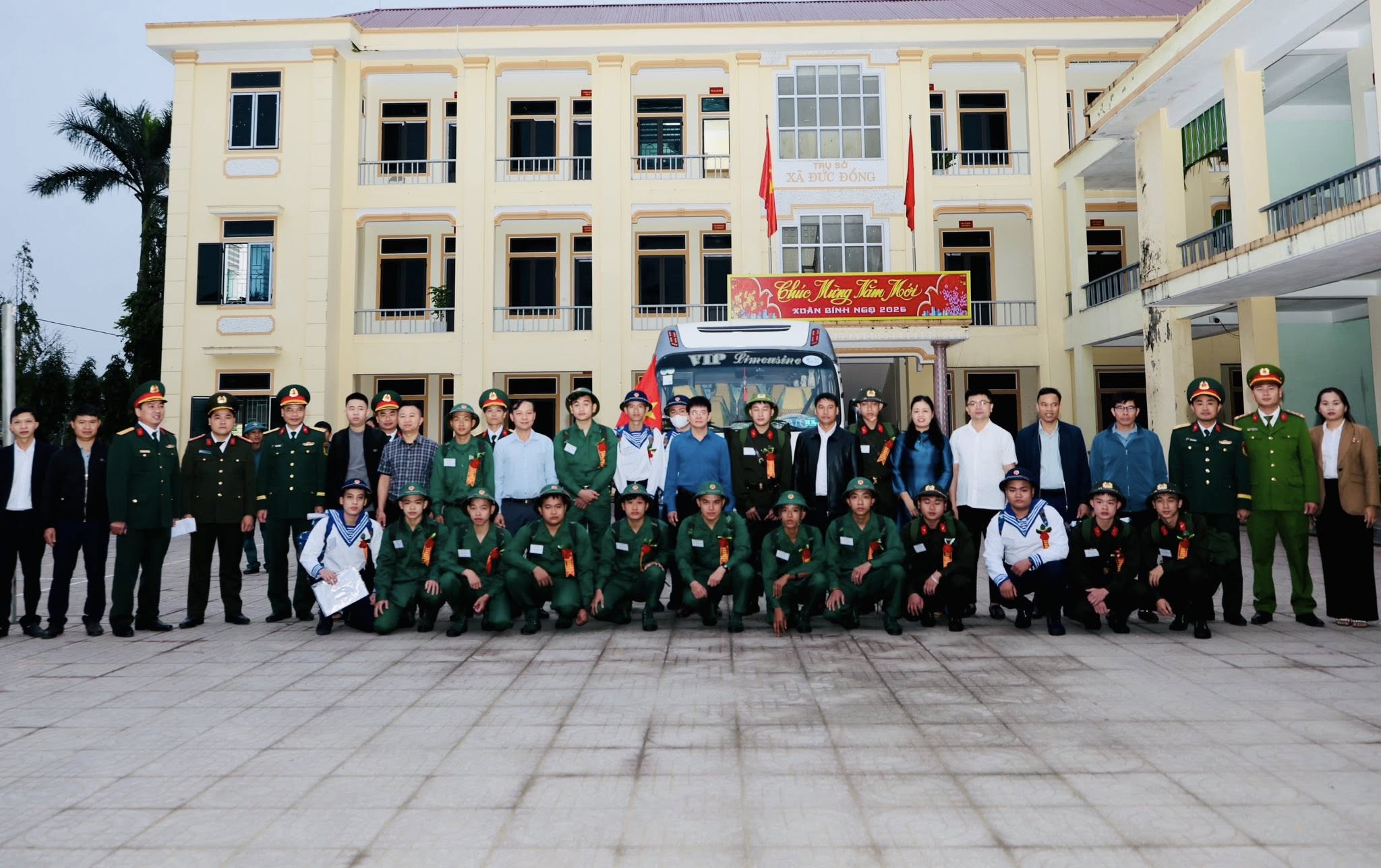  Sáng ngày 05/3/2026 Xã Đức Đồng tổ chức tiễn thanh niên lên đường nhập ngũ