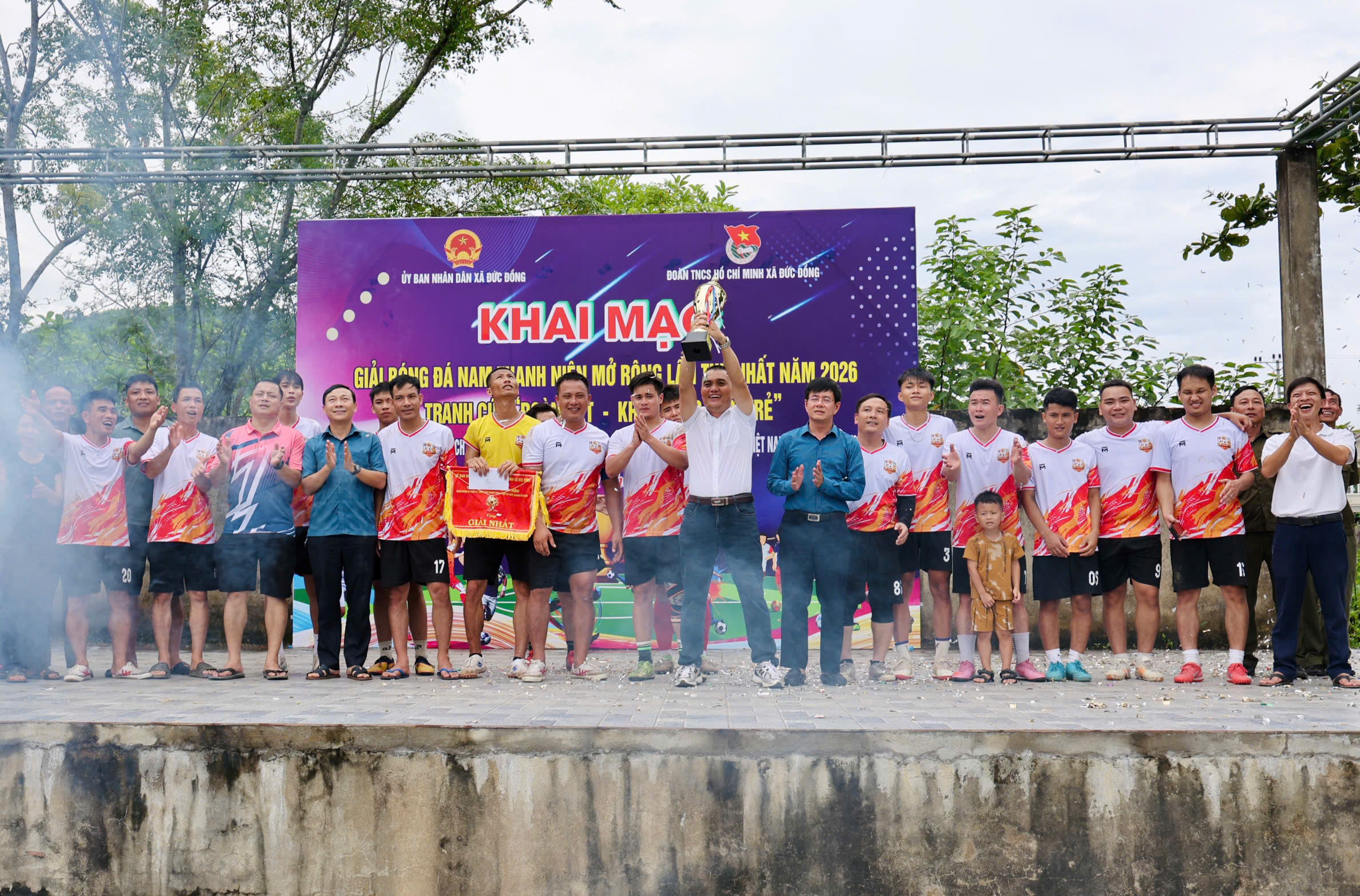 Thôn Quang Phúc vô địch giải bóng đá Nam thanh niên xã Đức Đồng mở rộng lần thứ nhất năm 2026.
