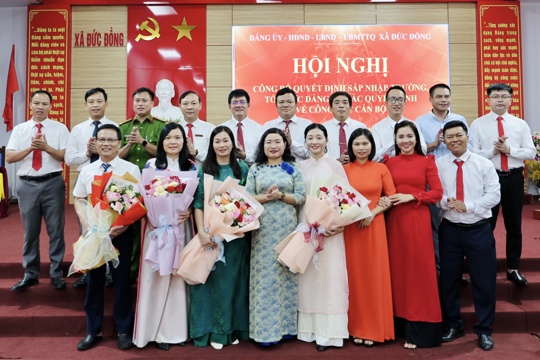 Xã Đức Đồng công bố quyết định sắp xếp trường học, tổ chức đảng và công tác cán bộ