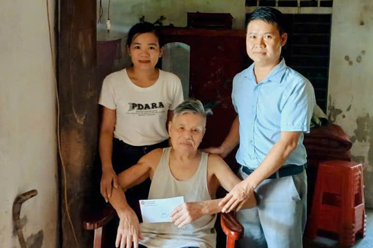 Hội Nông dân xã Đức Đồng thăm hỏi, tặng quà gia đình chính sách nhân kỷ niệm 79 năm Ngày Thương binh - Liệt sĩ