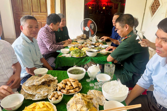 Ấm áp “Bữa cơm tình nghĩa” tri ân gia đình người có công với cách mạng