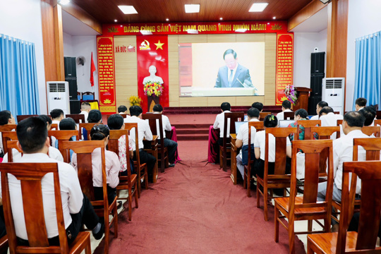 Đức Đồng: Hơn 800 đảng viên tham gia Hội nghị nghiên cứu, học tập, quán triệt các Nghị quyết của Bộ Chính trị 