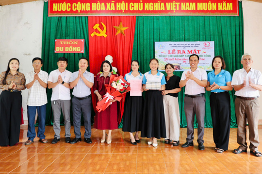 Ra mắt Tổ hợp tác Ngô nếp rang giòn Đức Đồng và Tổ tiết kiệm theo gương Bác