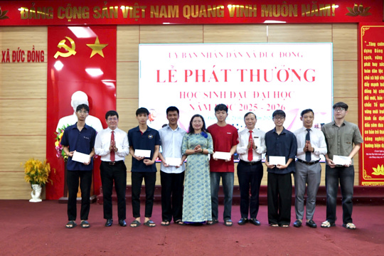 Xã Đức Đồng tuyên dương, khen thưởng 58 học sinh đậu đại học năm học 2025–2026