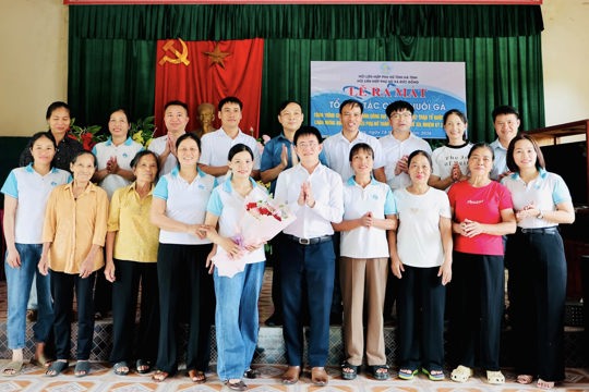 📰Hội LHPN xã Đức Đồng ra mắt “Tổ hợp tác chăn nuôi gà” 