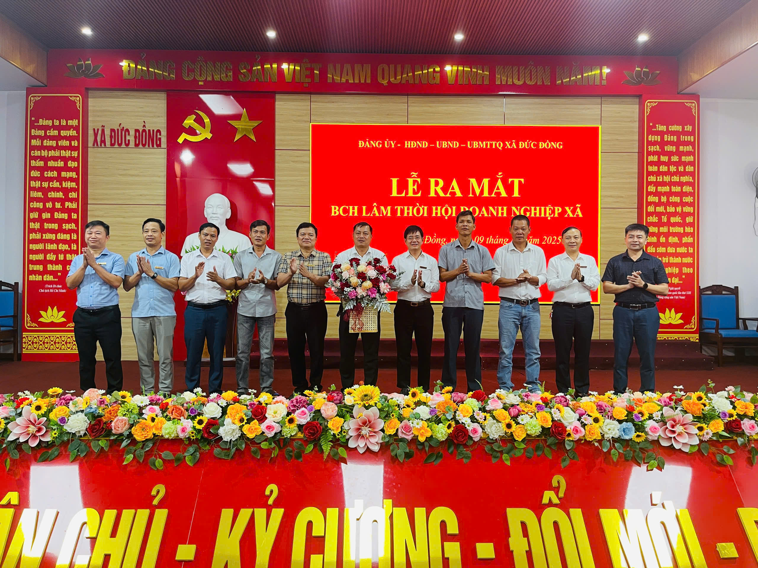 XÃ ĐỨC ĐỒNG GẶP MẶT KỶ NIỆM 21 NĂM NGÀY DOANH NHÂN VIỆT NAM (13/10/2004-13/10/2025) VÀ RA MẮT BAN CHẤP HÀNH LÂM THỜI HỘI DOANH NGHIỆP XÃ 